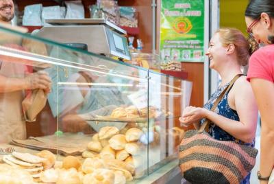 Market tour and lunch or dinner at a local's home in Pisa