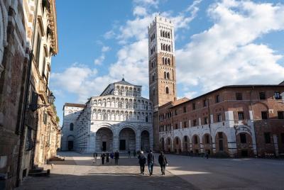 Shore excursion from Livorno port to Pisa and Luca with Drive Guide