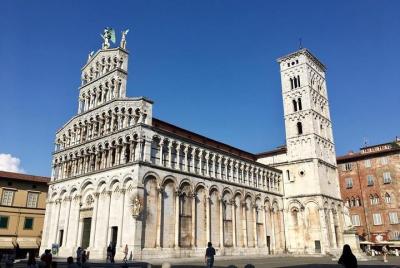 Pisa, Lucca and Tuscany Private Tour from Livorno