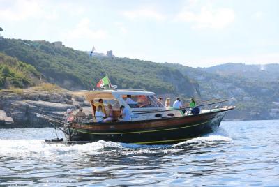 From Salerno: Small Group Li Galli Islands and Capri Boat Tour From Salerno: Small Group Li Galli Islands and Capri Boat Tour
