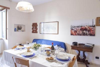 Small Group Market tour and Dining at a Cesarina's home in Cava de Tirreni 