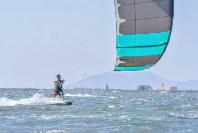 Kitesurf: Basic Course Kitesurf: Basic Course