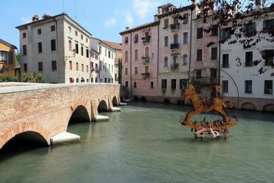 Tour of Treviso Must-See Sites with Local Guide & Prosecco Wine Tasting Tour of Treviso Must-See Sites with Local Guide & Prosecco Wine Tasting
