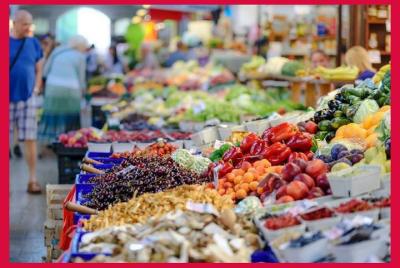 Local market visit and dining experience at a local Local market visit and dining experience at a local's home in Turin