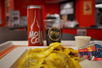 MBun Hamburger Shop and Open Bus Turin MBun Hamburger Shop and Open Bus Turin