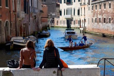 Art & Food Venice Walking Tour with Traditional Tastings and Gond Art & Food Venice Walking Tour with Traditional Tastings and Gond