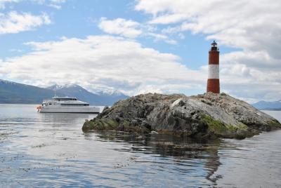 Navigation through the Beagle Channel (Isla de los Lobos, Pajaros Navigation through the Beagle Channel (Isla de los Lobos, Pajaros
