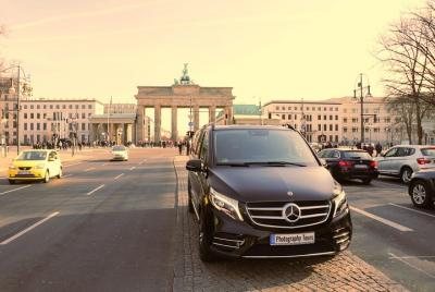 Berlin Private Sightseeing Tour with vehicle and photographer guide Berlin Private Sightseeing Tour with vehicle and photographer guide