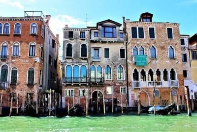 Private Cruise: Venice Viewed by the Water with Four-Course Dinner Private Cruise: Venice Viewed by the Water with Four-Course Dinner