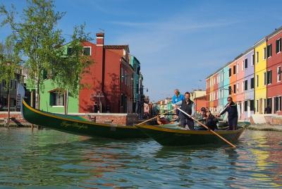 Private Tour of Burano by Rowing Boat with Local Guide Private Tour of Burano by Rowing Boat with Local Guide