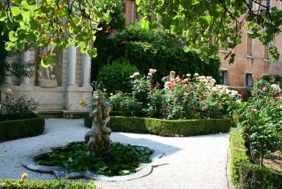Secret Gardens of Venice Walking Tour Secret Gardens of Venice Walking Tour