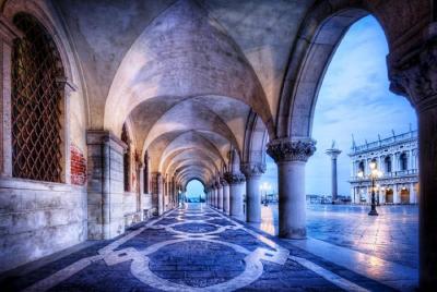 Venice Evening Walking Tour: Food and Ghost Stories Venice Evening Walking Tour: Food and Ghost Stories