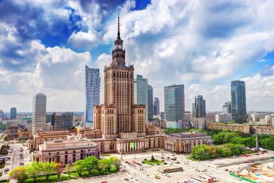 Arrival Private Transfer: Warsaw Airport WAW to Warsaw City in Bu
