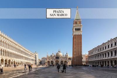 Piazza San Marco: walking tour & charming gondola ride Piazza San Marco: walking tour & charming gondola ride