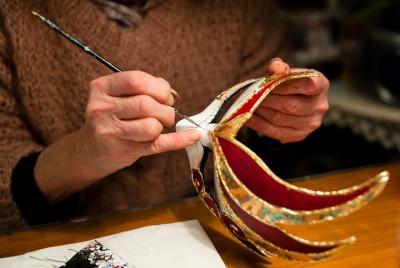 Venetian mask workshop with a local artisan