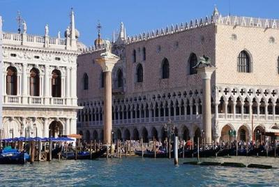 Enjoy the Venice Small group Walking Tour with a Top Guide Enjoy the Venice Small group Walking Tour with a Top Guide