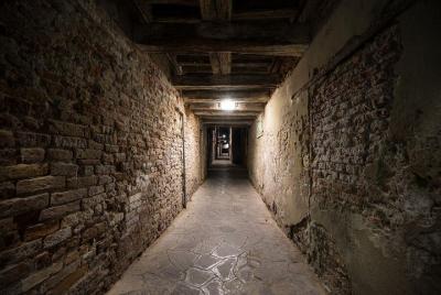 2-Hour Venice Evening Ghosts and Legends Walking Tour - T6 2-Hour Venice Evening Ghosts and Legends Walking Tour - T6
