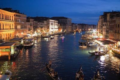 Arrival Private Transfer from Venice Airport to Piazzale Roma by Business Car Arrival Private Transfer from Venice Airport to Piazzale Roma by Business Car