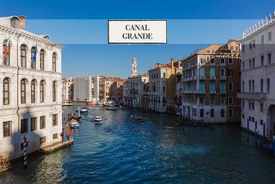Grand Canal Gondola Ride and Lunch Grand Canal Gondola Ride and Lunch