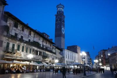 Walking tour of the historic center of Verona after sunset Walking tour of the historic center of Verona after sunset