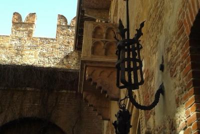 Passionate Verona: Living Romeo and Juliet Passionate Verona: Living Romeo and Juliet's Story