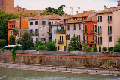 Verona like a local: tour and wine tasting in an Osteria