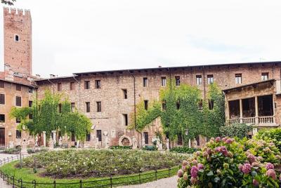 Vicenza: private walking tour with Teatro Olimpico Vicenza: private walking tour with Teatro Olimpico