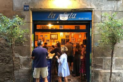 Local Barcelona Tapas Tour with Wine & Dinner
