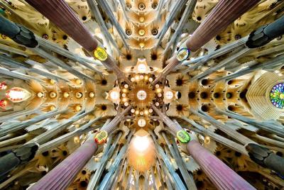 Barcelona and Sagrada Familia Small Group Tour with Hotel Pick-up