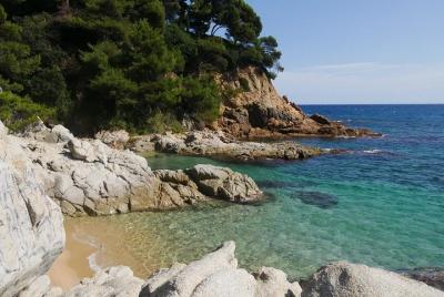 Costa Brava Small Group with Hotel Pick-Up and Panoramic Boat Ride