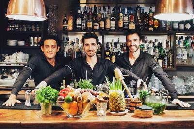 Barcelona Night Tour Including Bar Hopping and Drinks with Privat Barcelona Night Tour Including Bar Hopping and Drinks with Privat