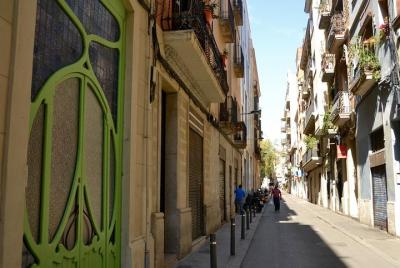 Fun Discovery Walk in Barcelona’s Gracia: tapas, terraces and true tales