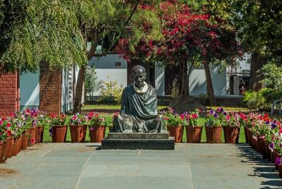 Highlights of Ahmedabad (Guided Half-Day City Sightseeing Tour by Highlights of Ahmedabad (Guided Half-Day City Sightseeing Tour by