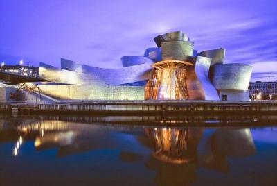Magic at the Guggenheim Museum (inside and outside -3 h) Magic at the Guggenheim Museum (inside and outside -3 h)