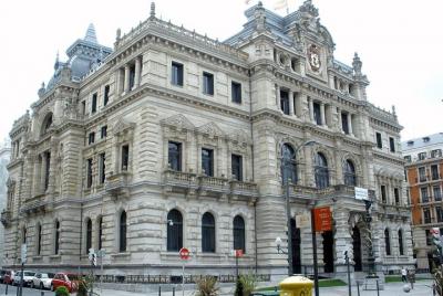 Private 4-hour Walking Tour of Bilbao with Local Guide Private 4-hour Walking Tour of Bilbao with Local Guide