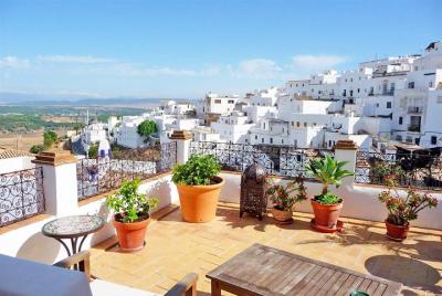 Vejer de la Frontera & Bolonia Private Day Trip from Cádiz Vejer de la Frontera & Bolonia Private Day Trip from Cádiz