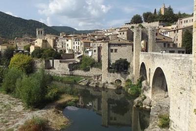 Dalí, Besalú & Girona -Reduced group and hotel pick-up from Palam Dalí, Besalú & Girona -Reduced group and hotel pick-up from Palam