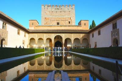 Alhambra Generalife and Nasrid Palaces Guided Walking Tour in Gra