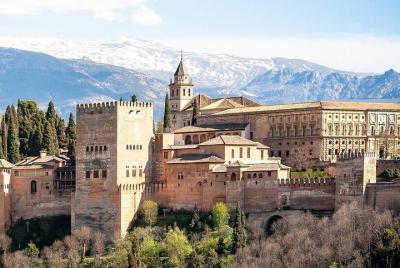Alhambra Essential : Guided Tour of Alhambra Surroundings + Carlos V Palace Alhambra Essential : Guided Tour of Alhambra Surroundings + Carlos V Palace