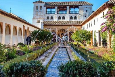 Granada : Alhambra, Generalife & Nasrid Palaces Guided Premium Tour with Ticket Granada : Alhambra, Generalife & Nasrid Palaces Guided Premium Tour with Ticket