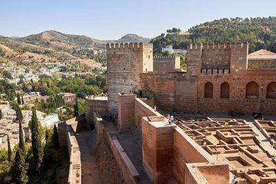 Alhambra Complex & Nasrid Palaces Guided Exclusive Tour (Skip-the-Line)
