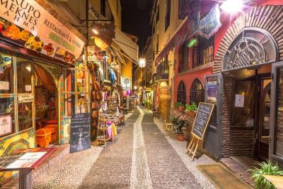Albaicin and Sacromonte Guided Tour at Night Albaicin and Sacromonte Guided Tour at Night