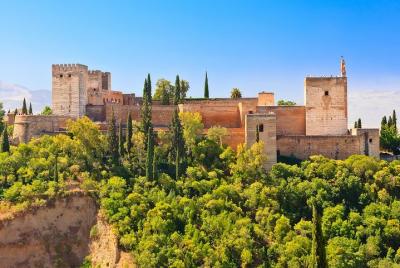 Granada Combo: Albaicin and Sacromonte Walking Tour and Hop-On Ho Granada Combo: Albaicin and Sacromonte Walking Tour and Hop-On Ho