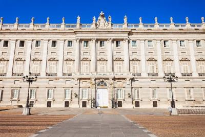 Enjoy a Walking Tour and Skip The Line in The Royal Palace Visit