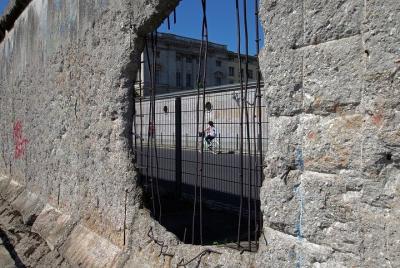 The Fall of the wall: A light for humanity The Fall of the wall: A light for humanity