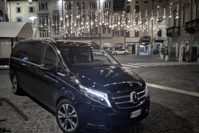 Madrid Airport (MAD) to Madrid - Round-Trip Private Van Transfer