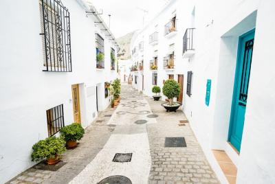 Skip the line Nerja & Frijiliana Day Trip from Málaga Skip the line Nerja & Frijiliana Day Trip from Málaga