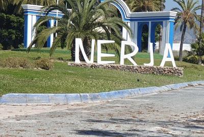 Guided walk around Nerja including one beverage and tapa. Guided walk around Nerja including one beverage and tapa.