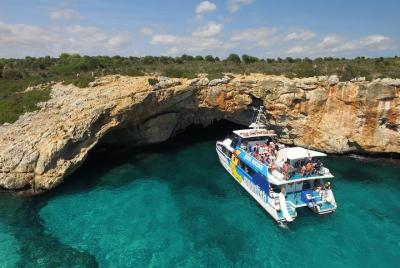 4-hour Glassbottom Catamaran Trip along the East Coast of Majorca 4-hour Glassbottom Catamaran Trip along the East Coast of Majorca