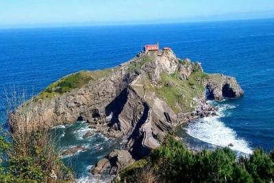 Private tour San Juan de Gaztelugatxe, Zumaia flysch and Getaria.  Private tour San Juan de Gaztelugatxe, Zumaia flysch and Getaria.